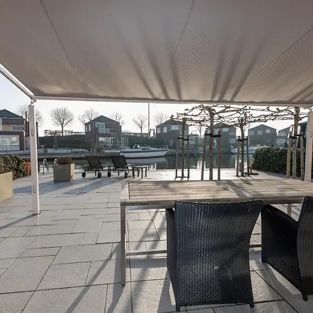 Holiday park Nautic Rentals - Marinapark Oude-tonge 4*