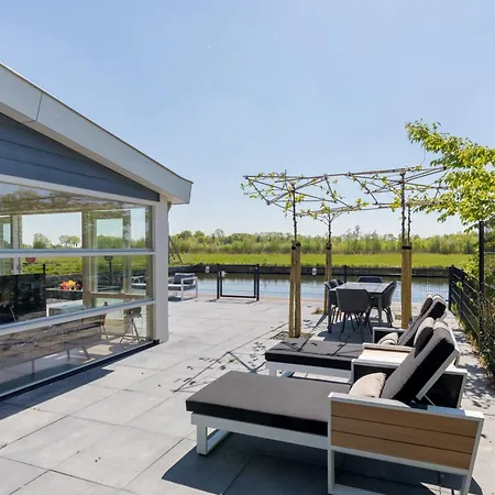 Holiday park Nautic Rentals - Marinapark Oude-tonge 4*