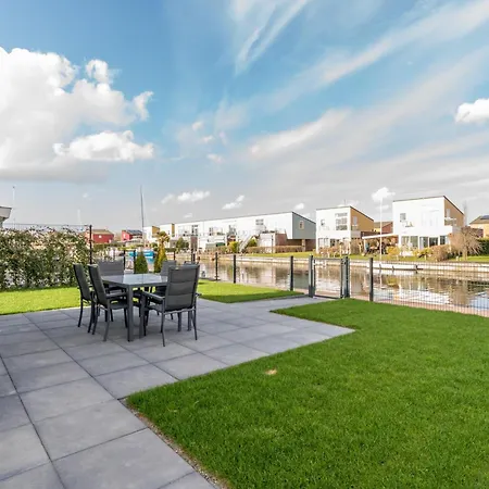 Holiday park Nautic Rentals - Marinapark Oude-tonge