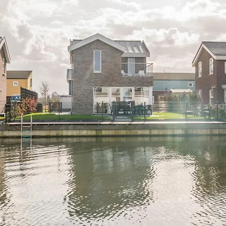 Holiday park Nautic Rentals - Marinapark Oude-tonge