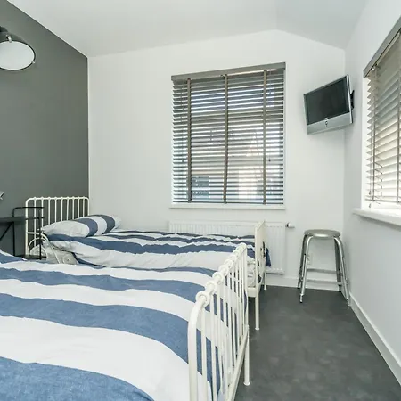 Holiday park Nautic Rentals - Marinapark Oude-tonge